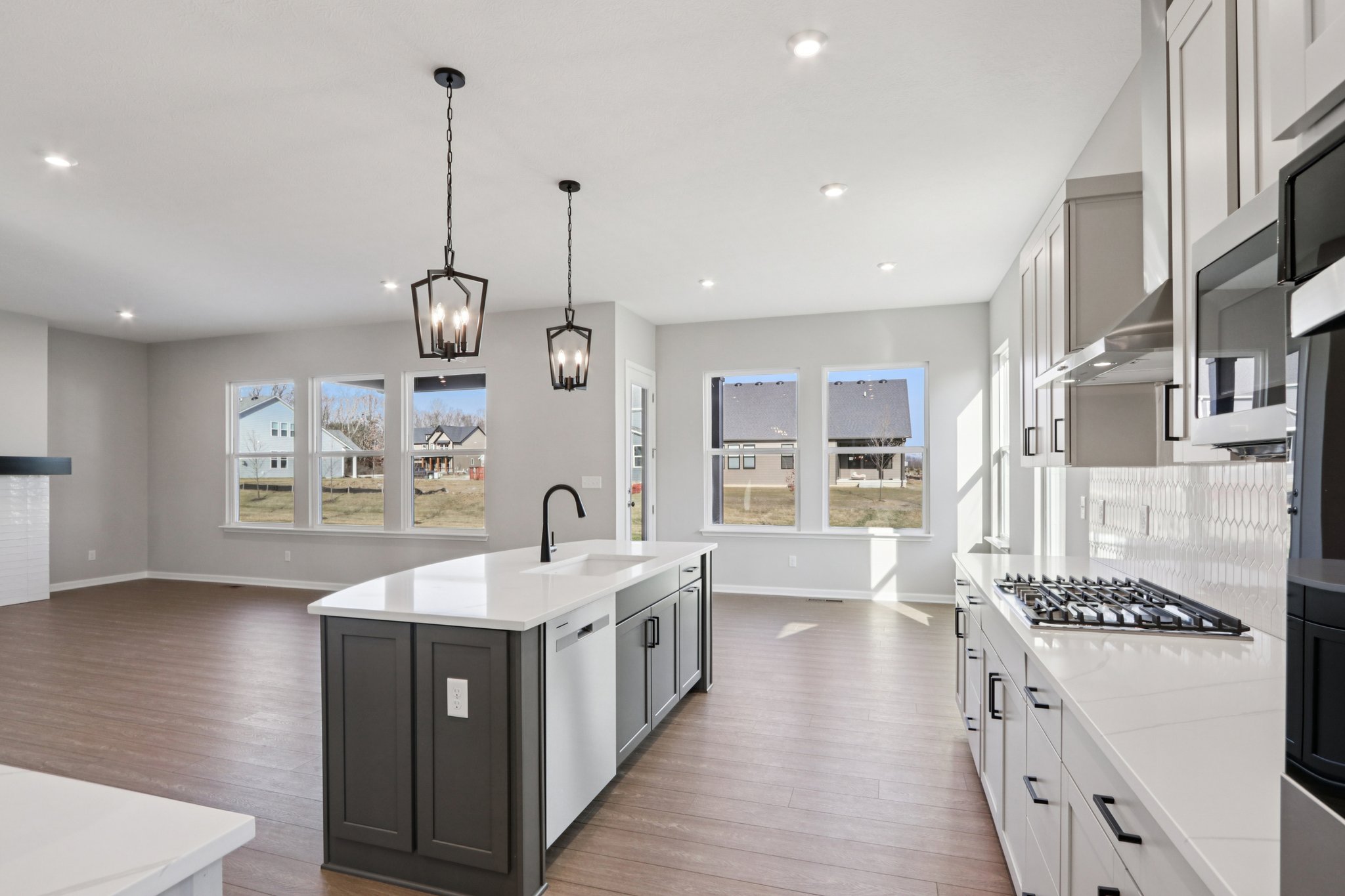 Elaine Ct-S2201-015.jpg