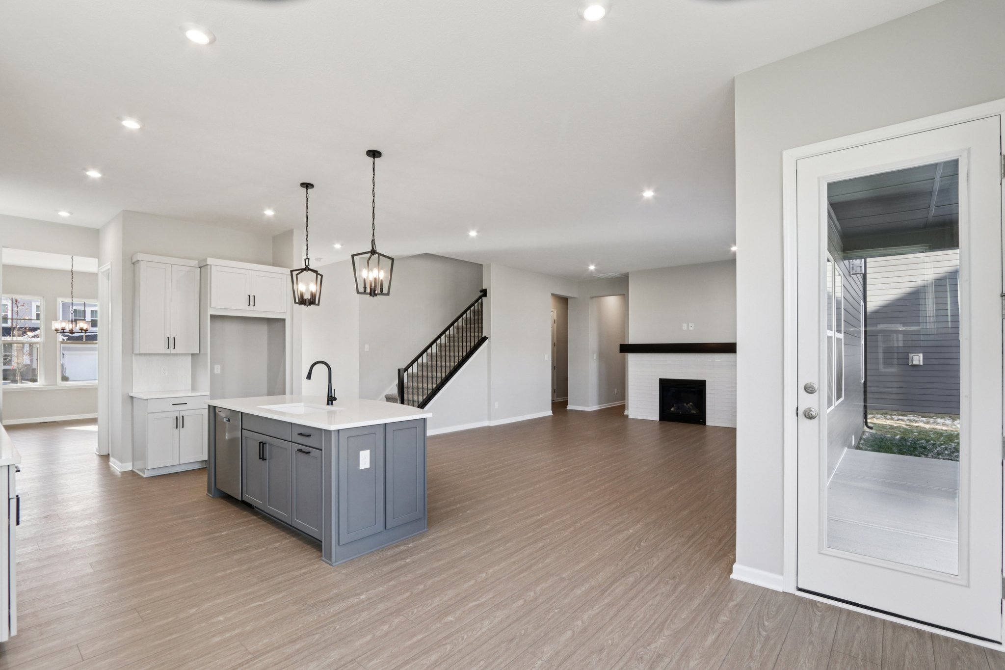 Elaine Ct-S2201-021.jpg