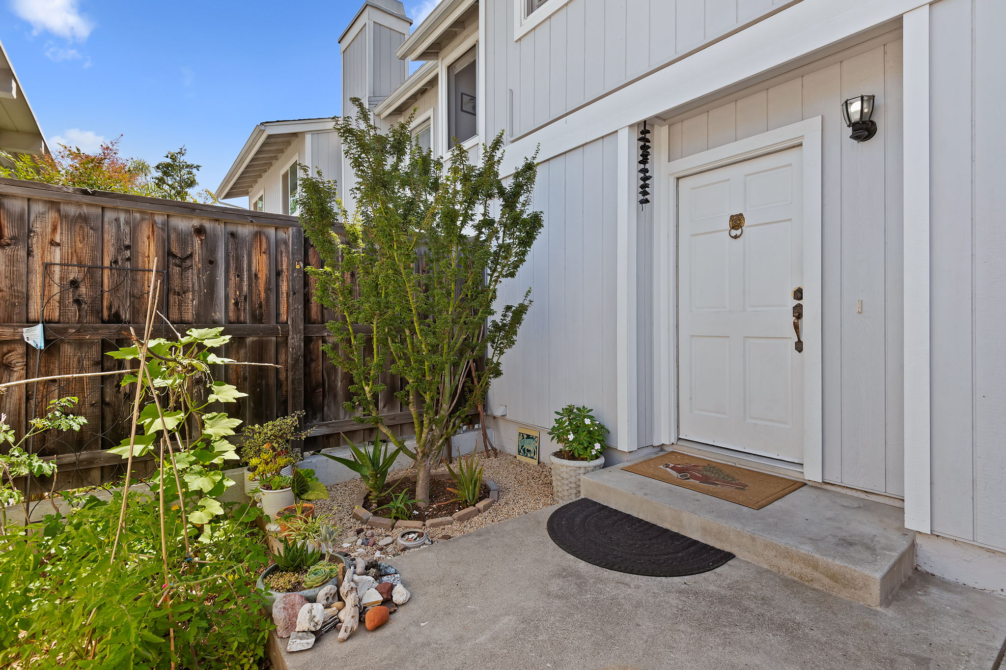 02 - Front Patio