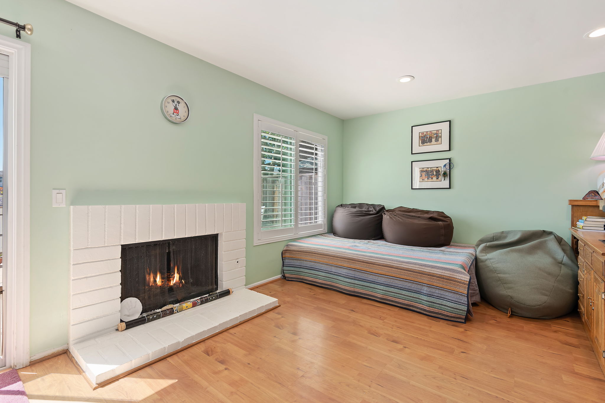 06 - Living Area