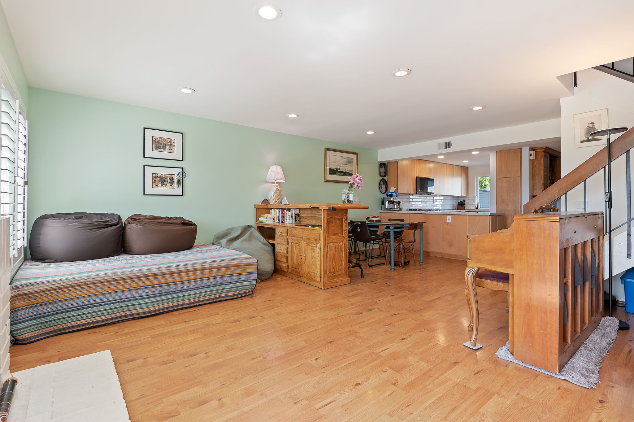 07 - Living Area