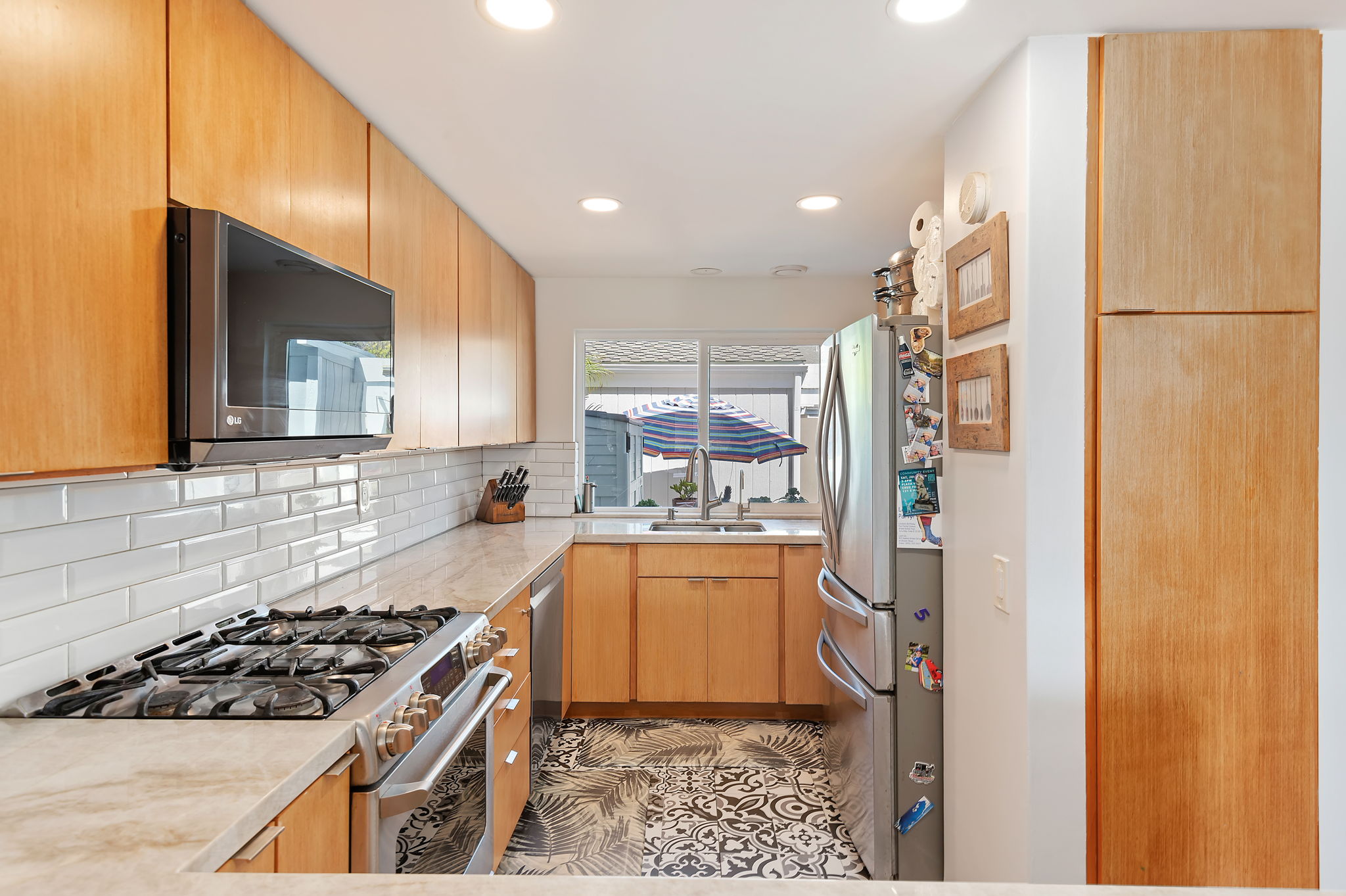 11 - Kitchen
