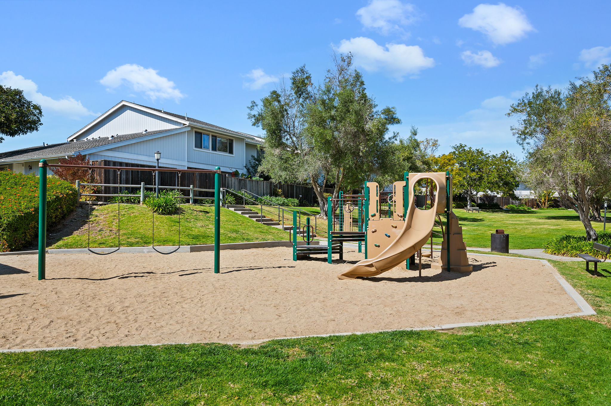 24 - Cannon Green Playground< mixed >