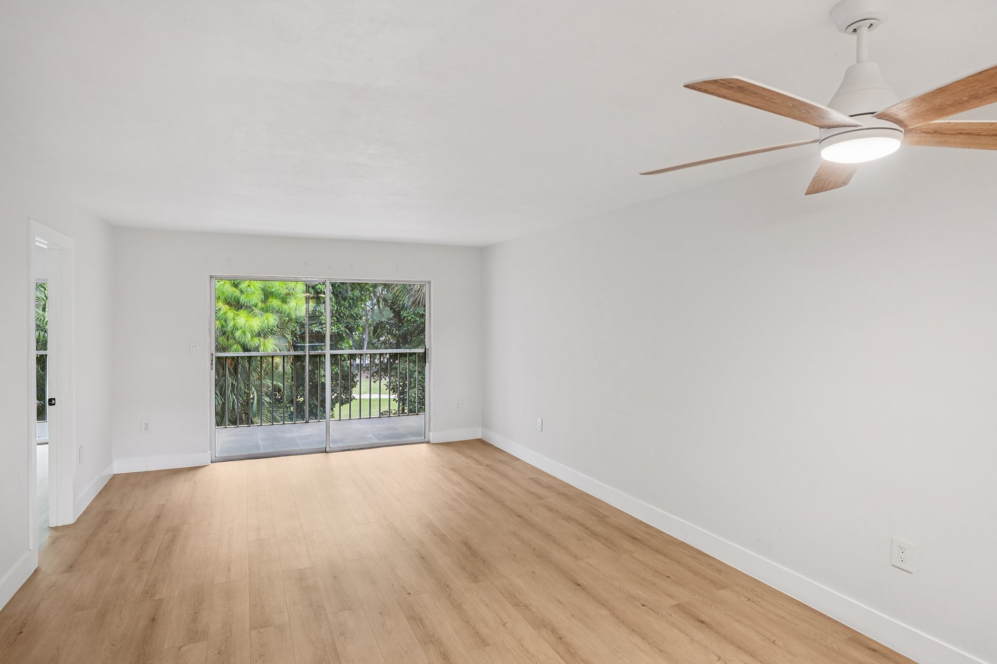 Forest Lakes Blvd 305-S2308-003.jpg