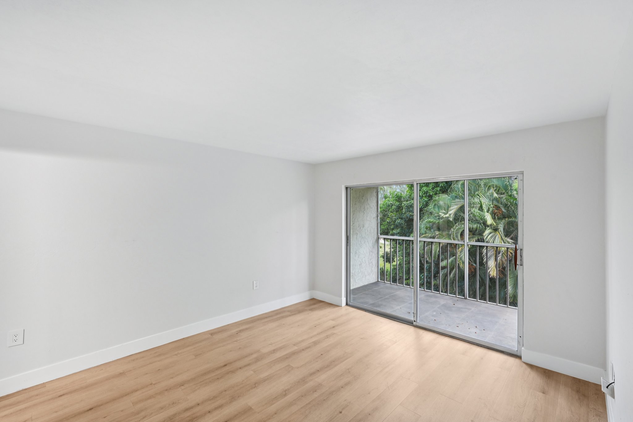 Forest Lakes Blvd 305-S2308-006.jpg