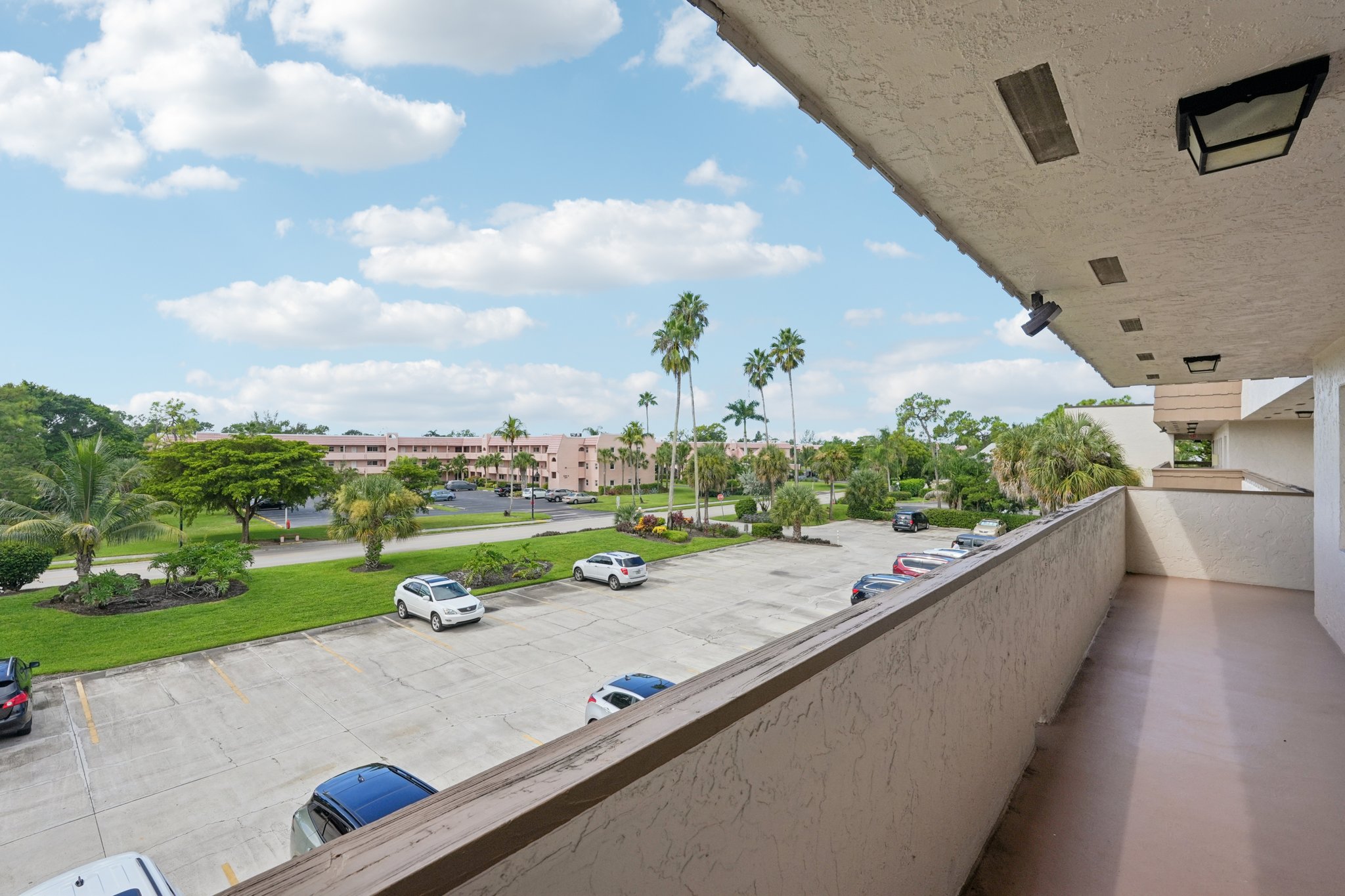 Forest Lakes Blvd 305-S2308-020.jpg