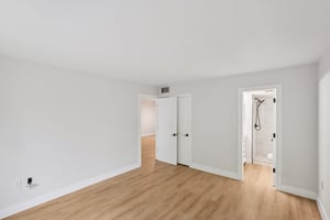 Forest Lakes Blvd 305-S2308-011.jpg