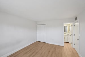 Forest Lakes Blvd 305-S2308-017.jpg