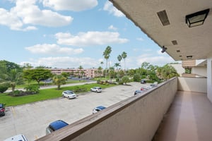 Forest Lakes Blvd 305-S2308-020.jpg