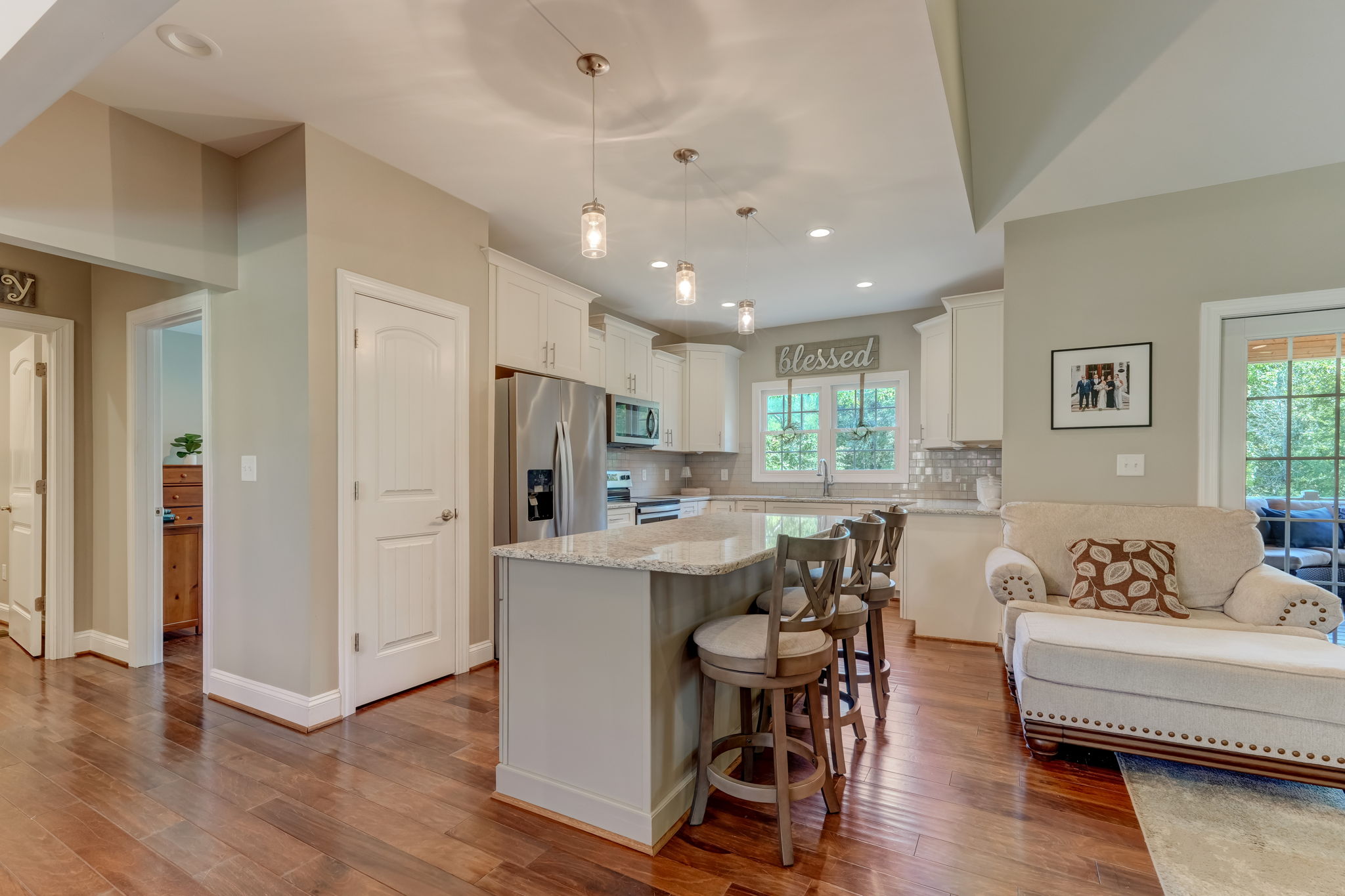Kitchen/Breakfast Bar