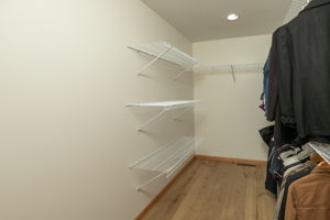 20-Walk in Closet