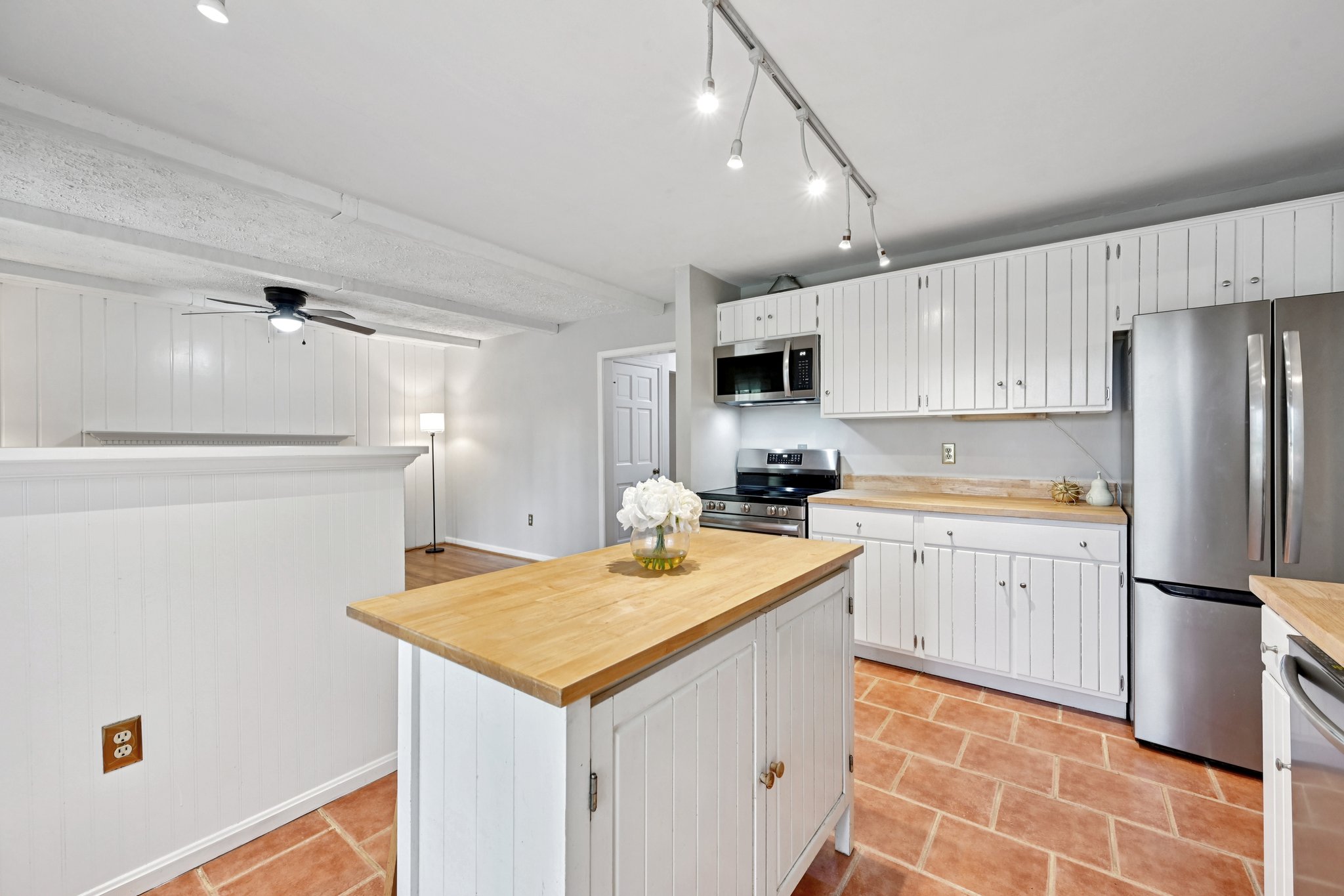 Tall Oaks Dr-S1804-019.jpg