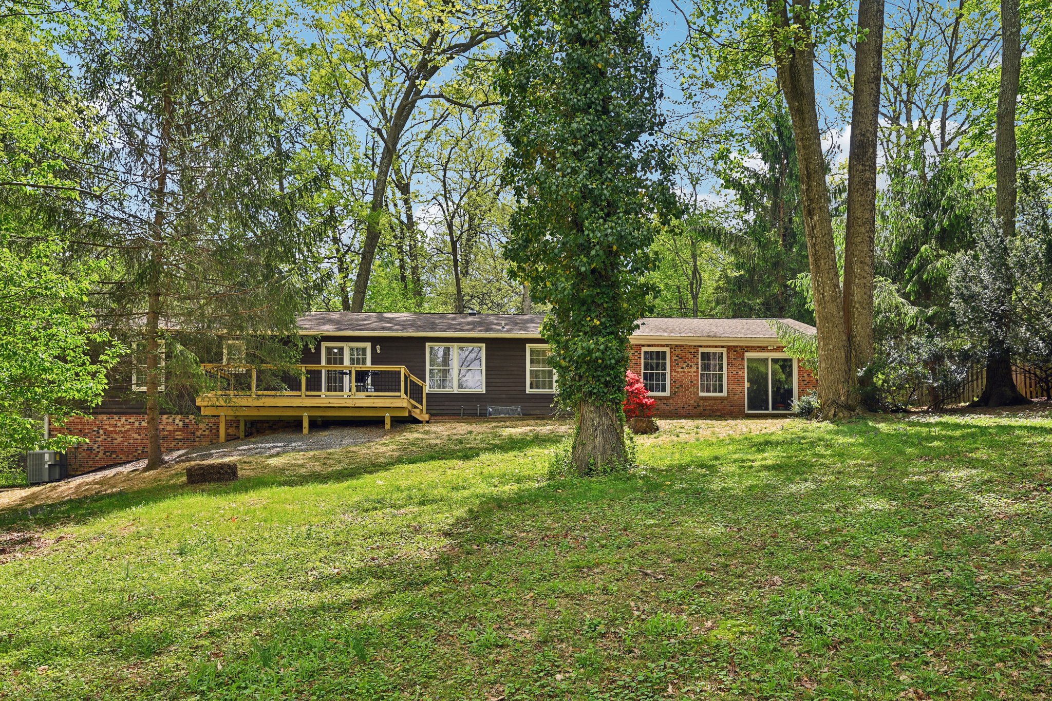 Tall Oaks Dr-S1804-058.jpg