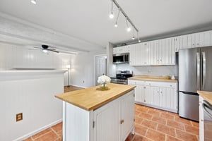 Tall Oaks Dr-S1804-019.jpg