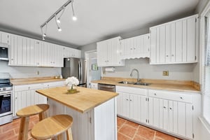 Tall Oaks Dr-S1804-020.jpg