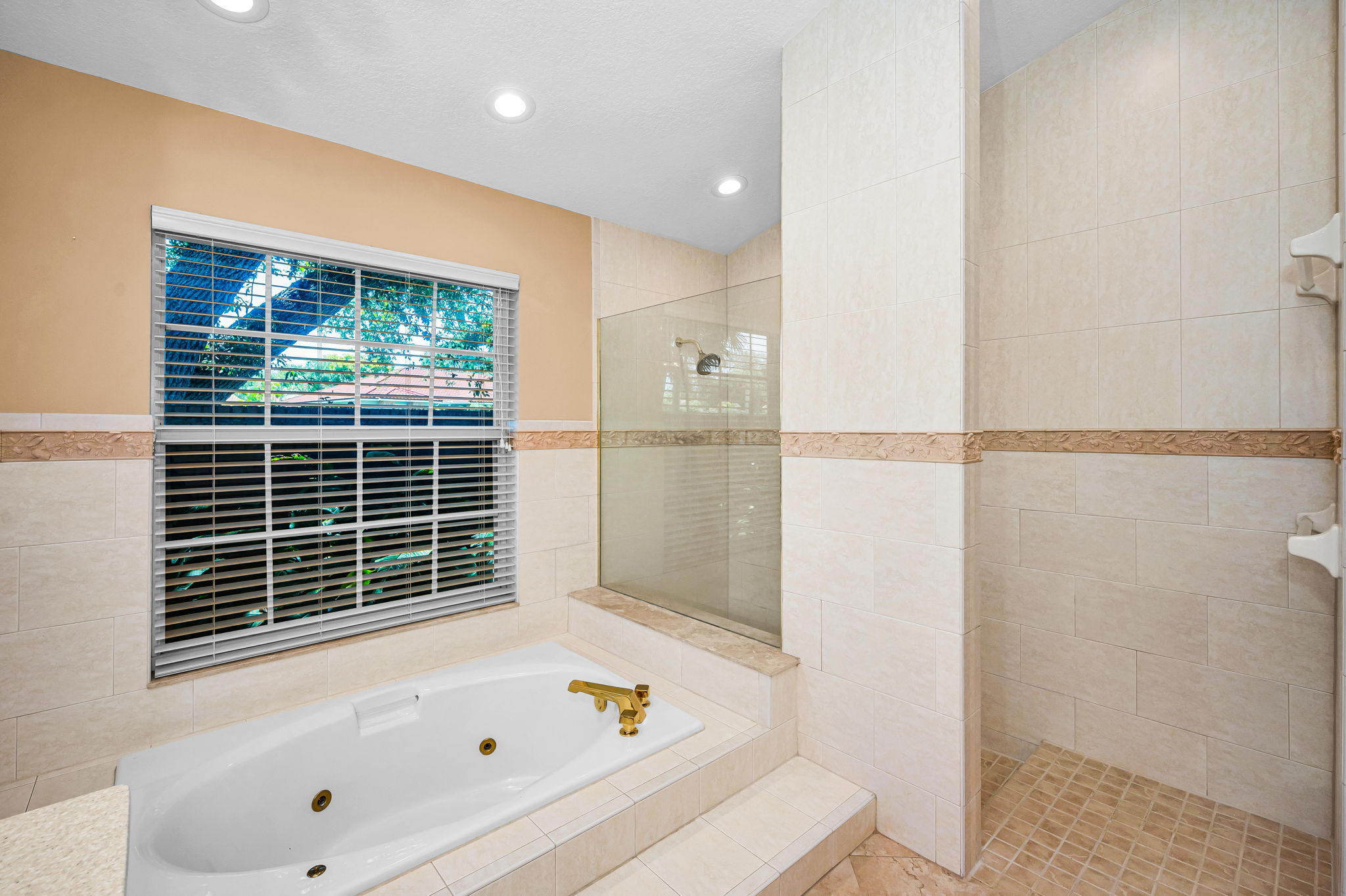 Primary Bathroom1c