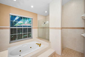 Primary Bathroom1c