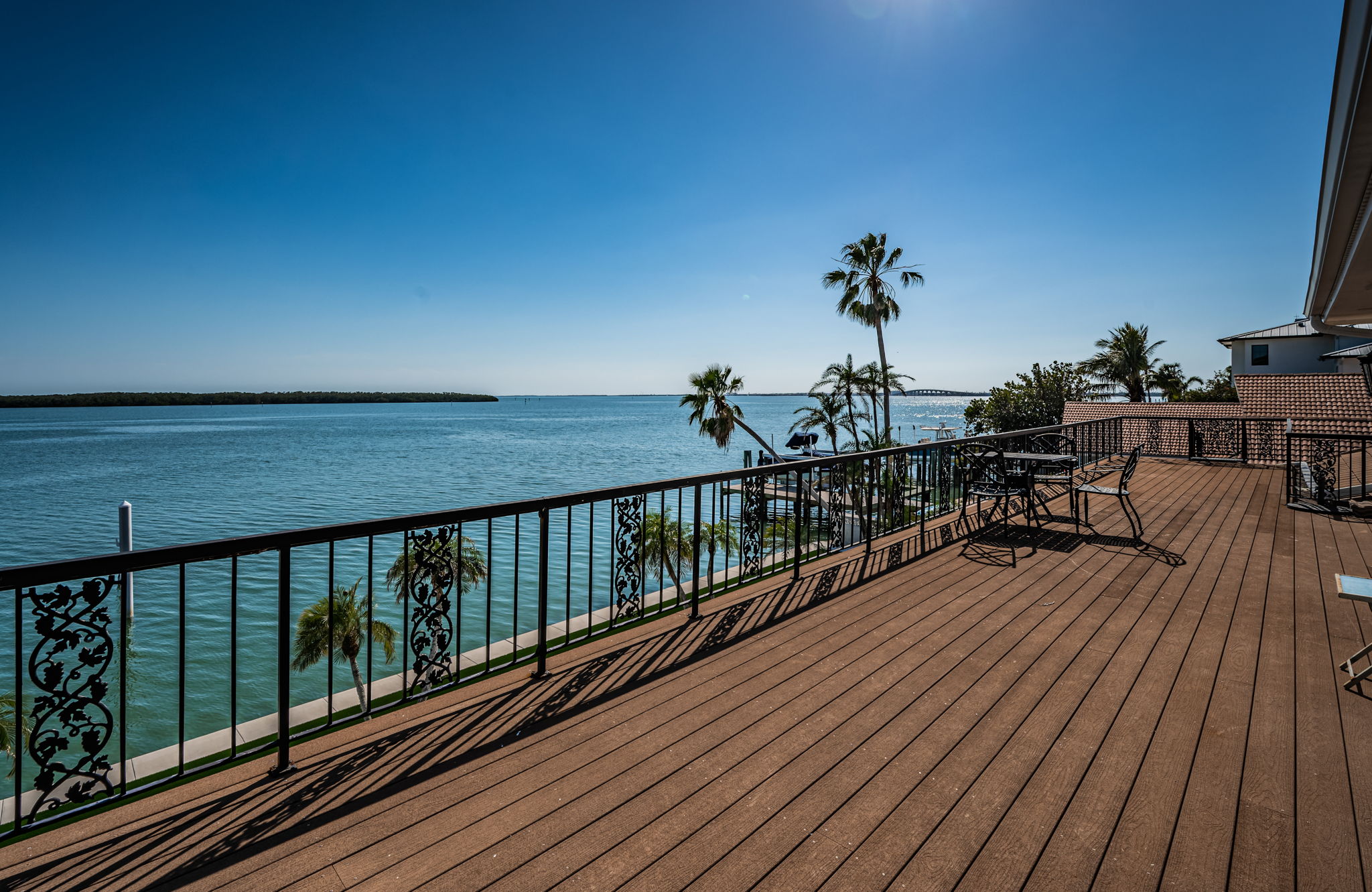 Upper Level Master Bedroom Balcony4