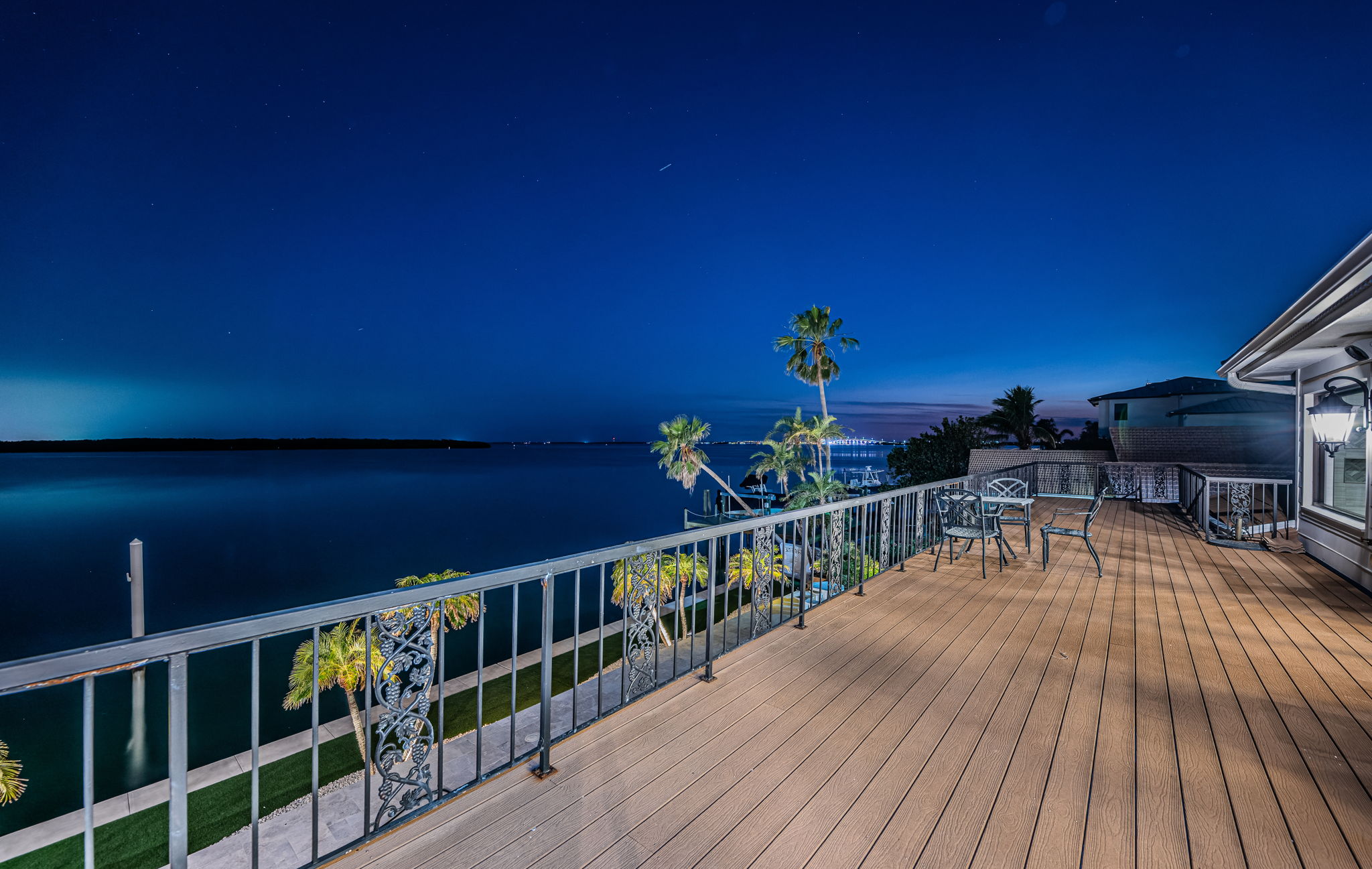 Upper Level Master Bedroom Balcony20