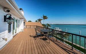 Upper Level Master Bedroom Balcony3