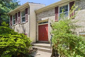 5 Blue Jay Ct, Sterling, VA 20164, USA Photo 8