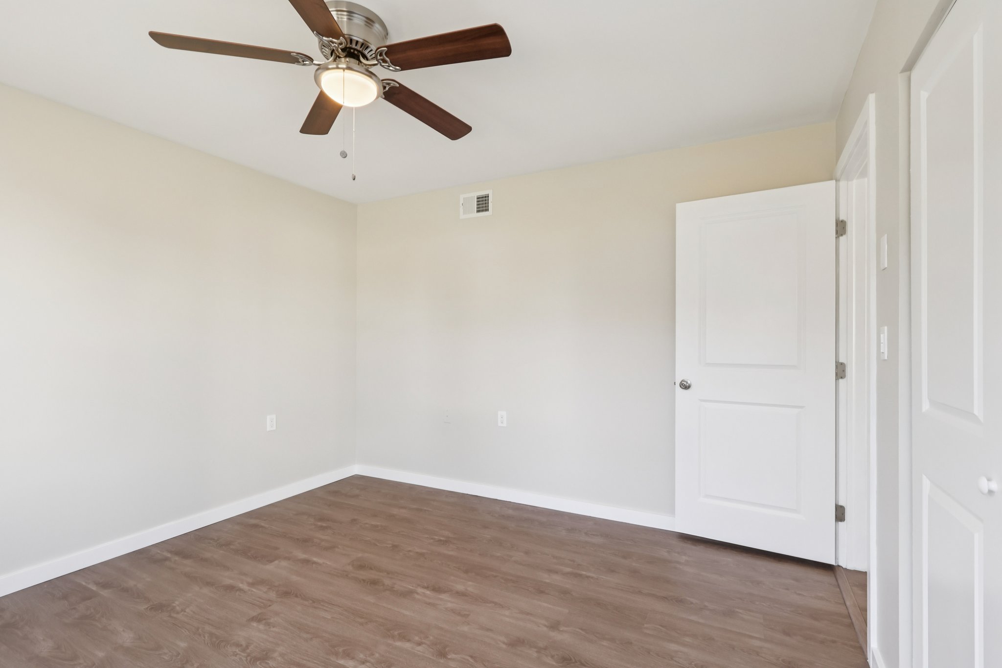 5 Carol Ct-S1903-028.jpg