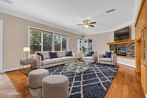 DSC07308 virtually staged.jpeg