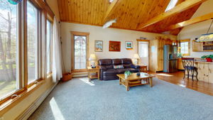 How many people can you entertain in here?