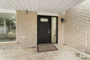 Front Porch/Entrance