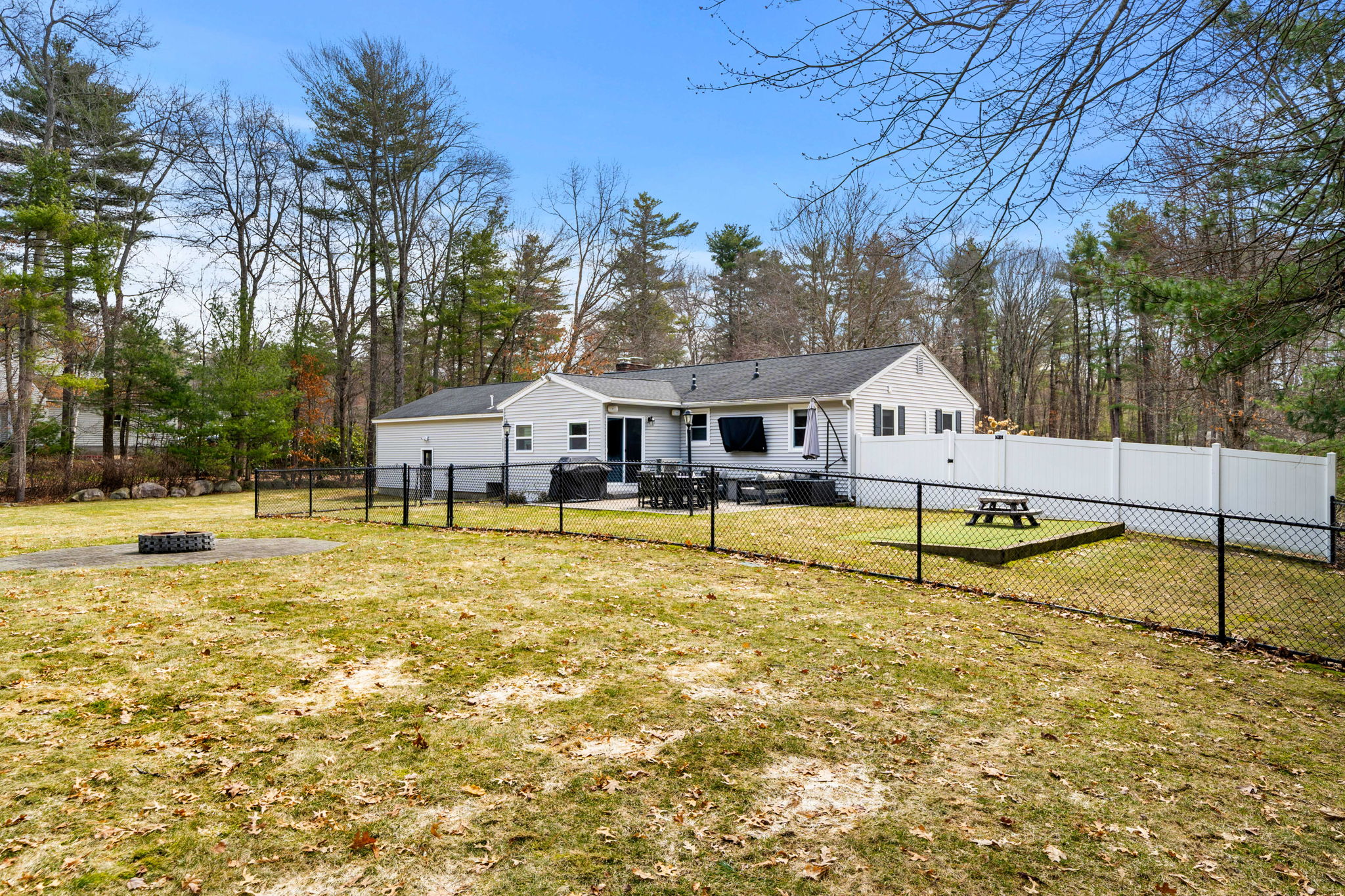 5 Falcon Dr, Pelham, NH 03076, USA Photo 8