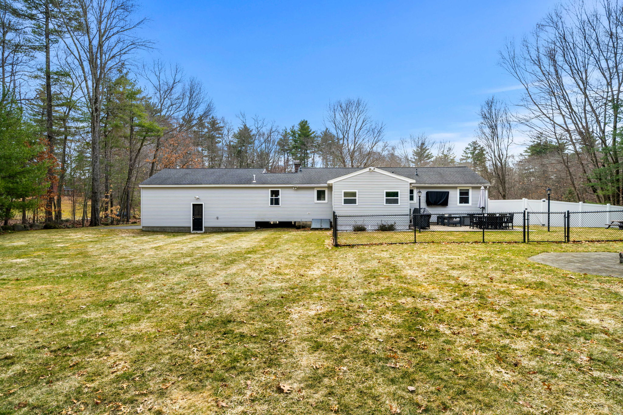 5 Falcon Dr, Pelham, NH 03076, USA Photo 9