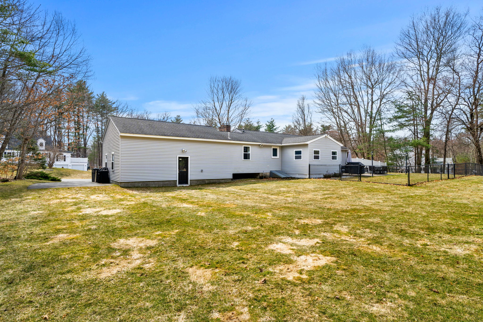 5 Falcon Dr, Pelham, NH 03076, USA Photo 10