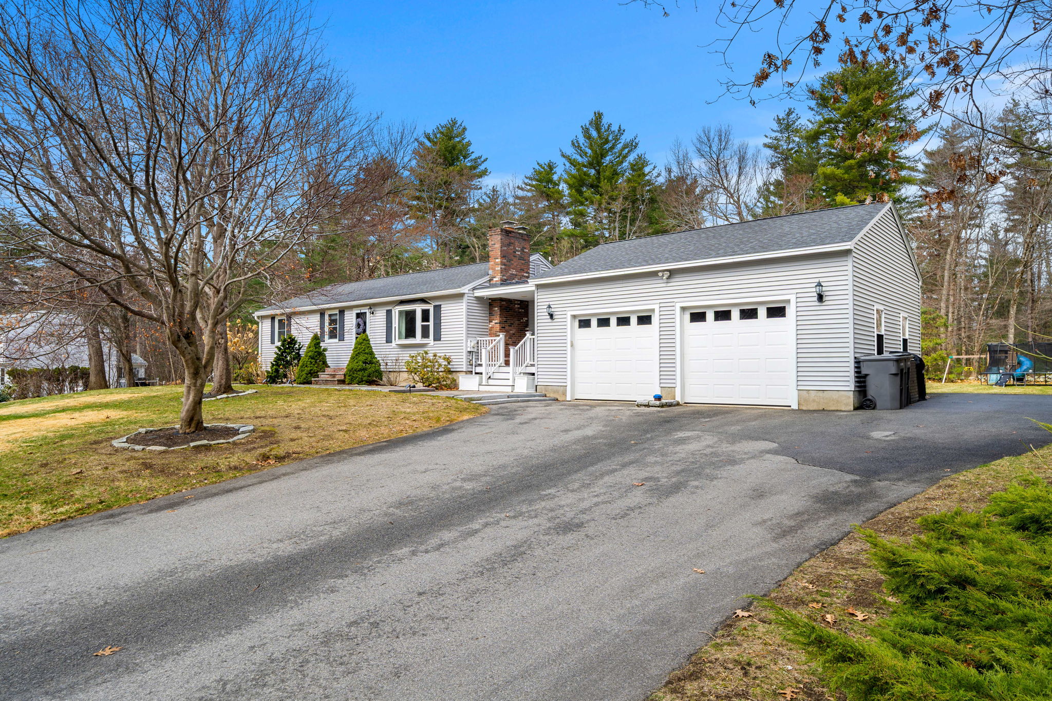 5 Falcon Dr, Pelham, NH 03076, USA