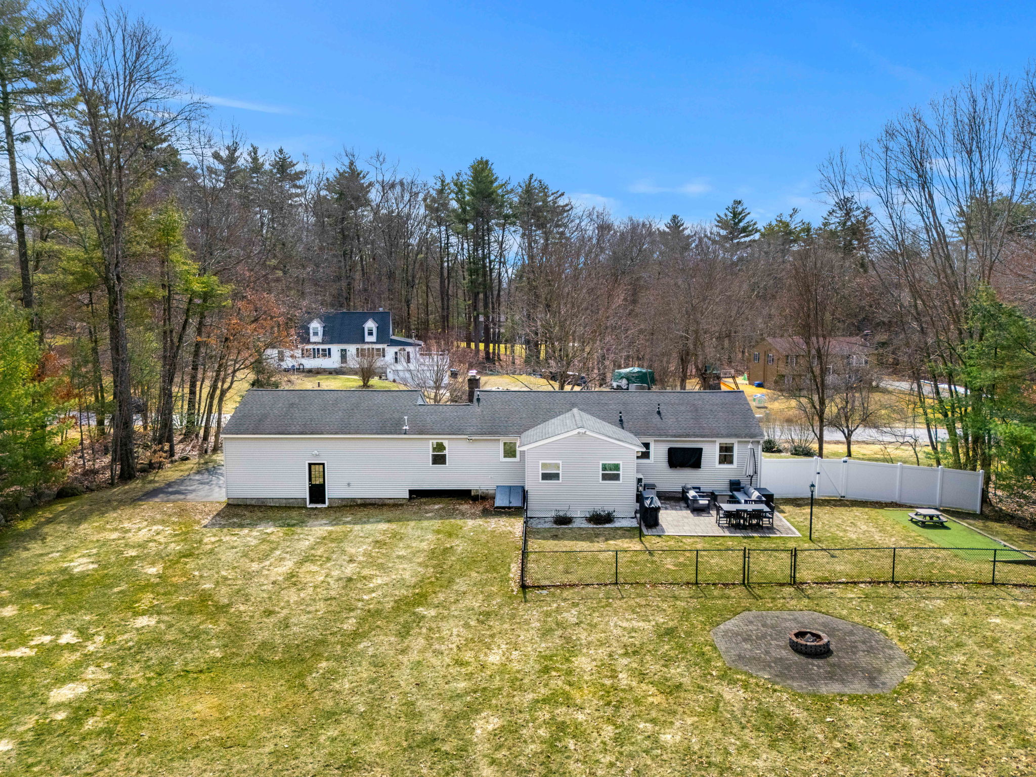5 Falcon Dr, Pelham, NH 03076, USA Photo 13