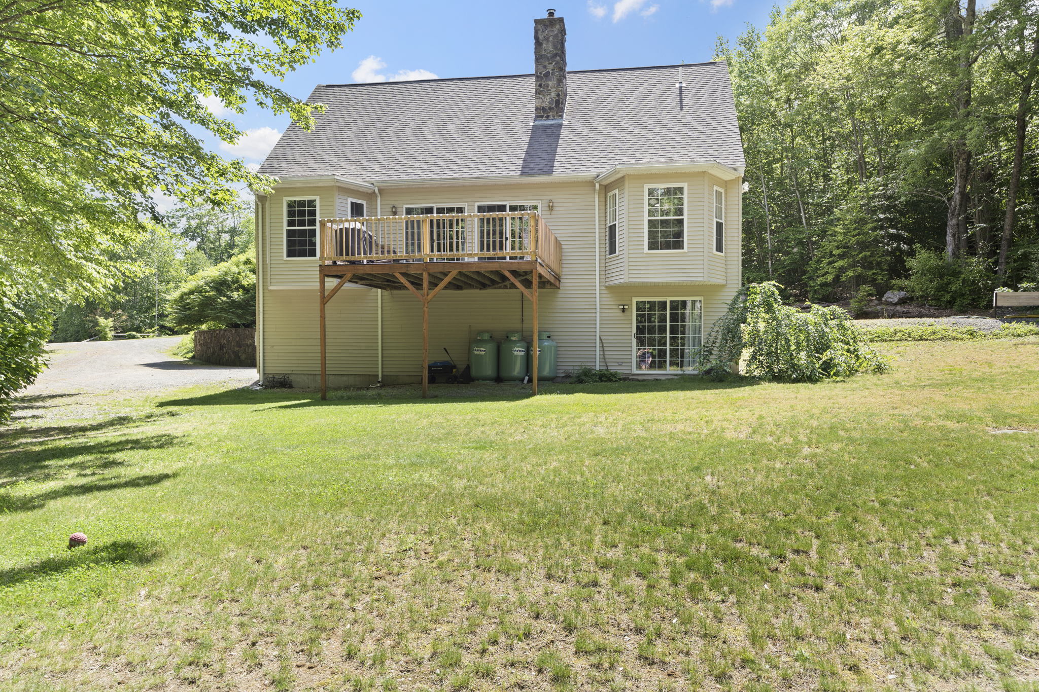 5 Flutter St, Nottingham, NH 03290 Structure Media