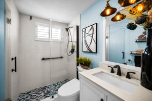 Master Bathroom1a