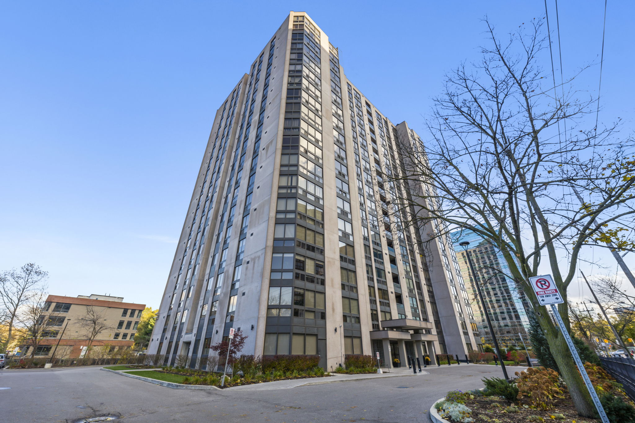 5 Kenneth Ave Unit 908 Toronto, ON M2N 6M7