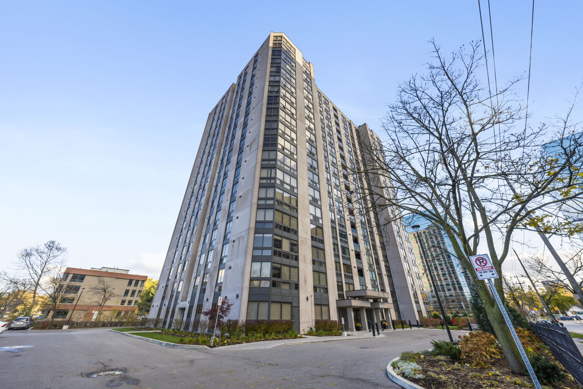 5 Kenneth Ave Unit 908 Toronto, ON M2N 6M7