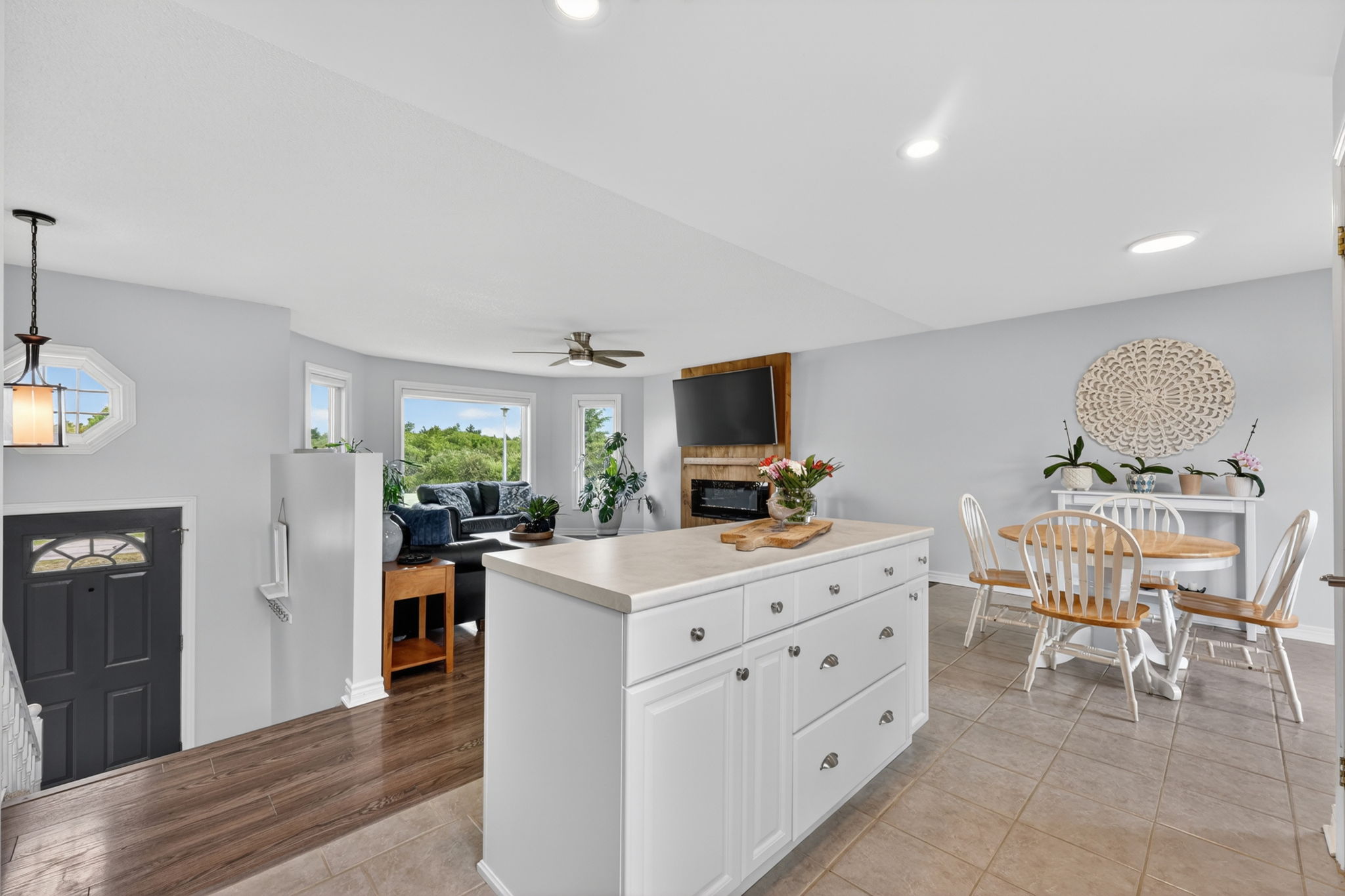  Photo 32