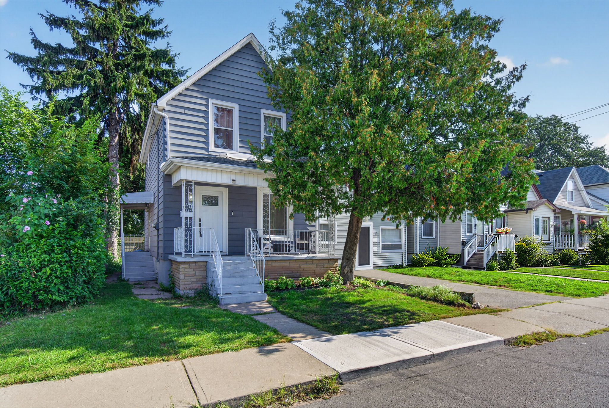 5 Newlands Ave Hamilton, ON L8H 2T4