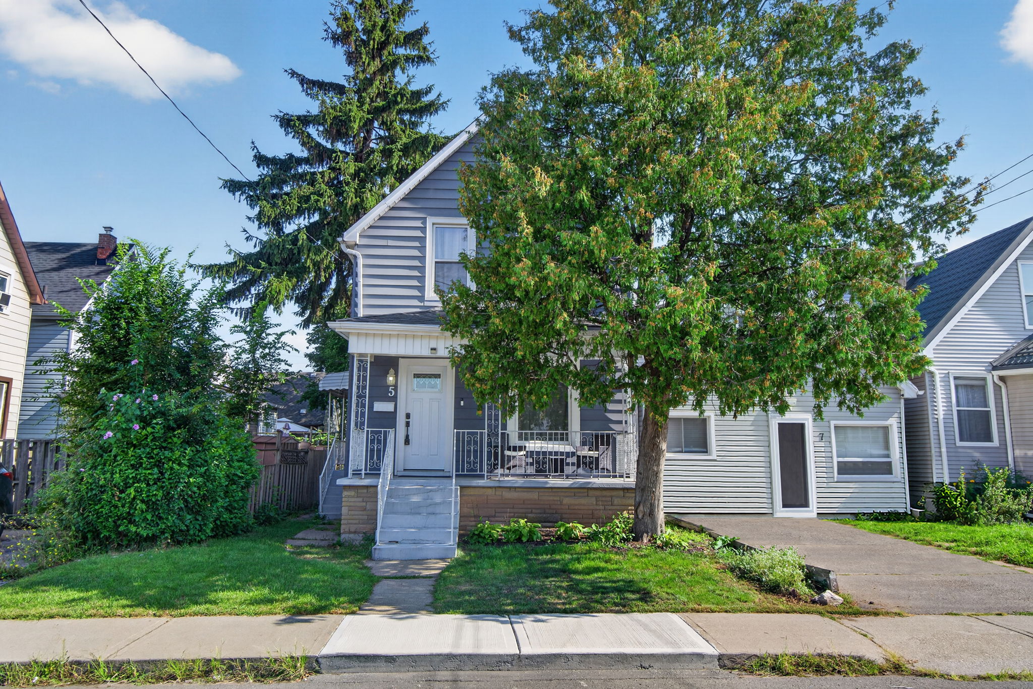 5 Newlands Ave Hamilton, ON L8H 2T4