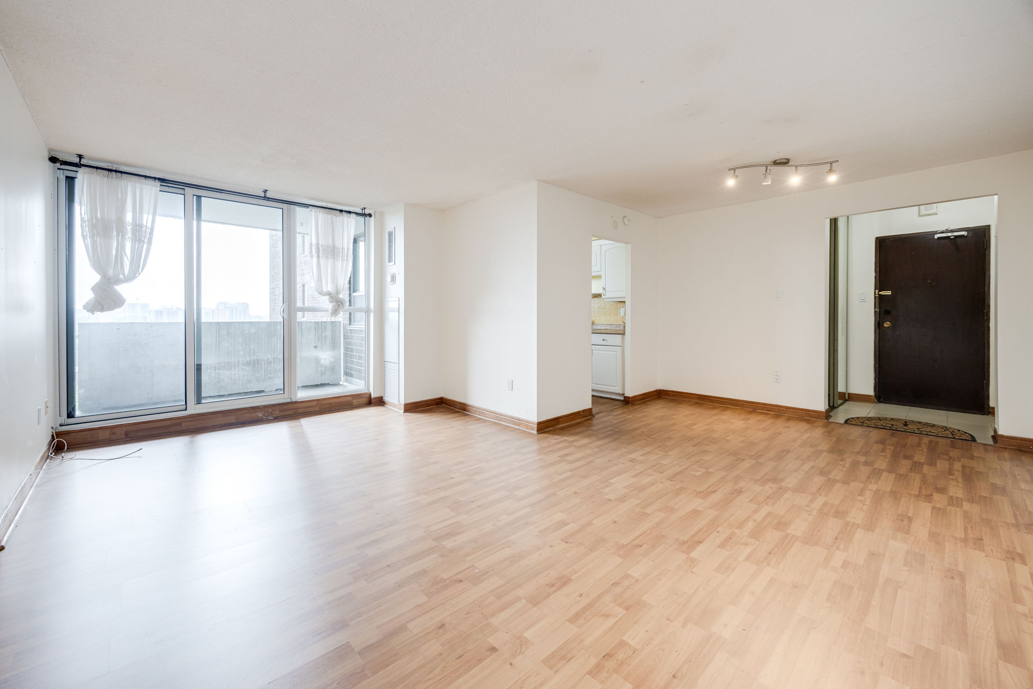 Toronto property showcase — delivered property photograph 8