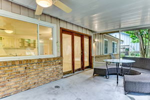 Screened-in Porch