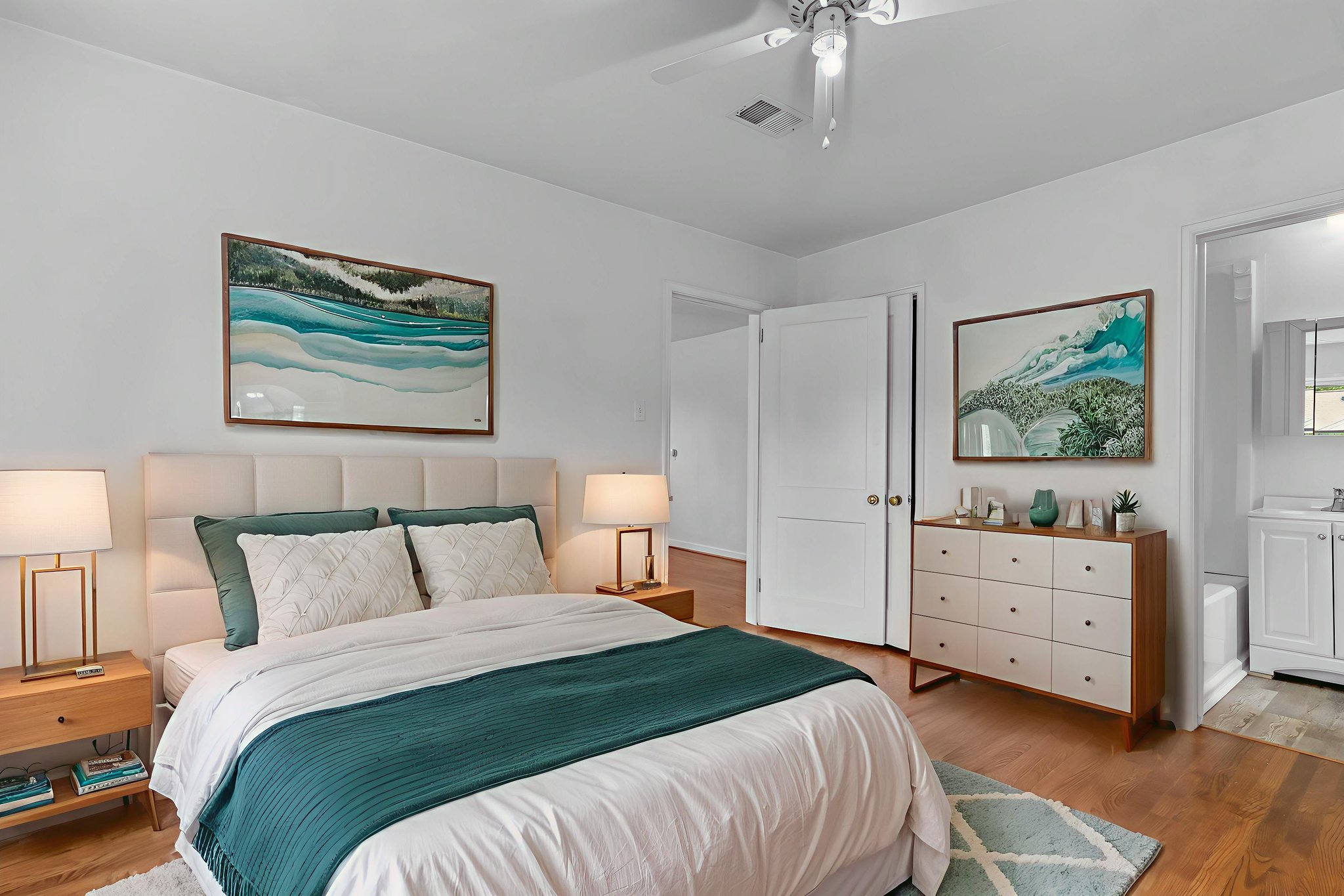 7X2A5275 virtually staged.jpeg