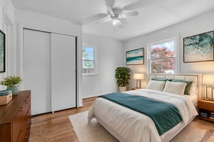 7X2A5270 virtually staged.jpeg