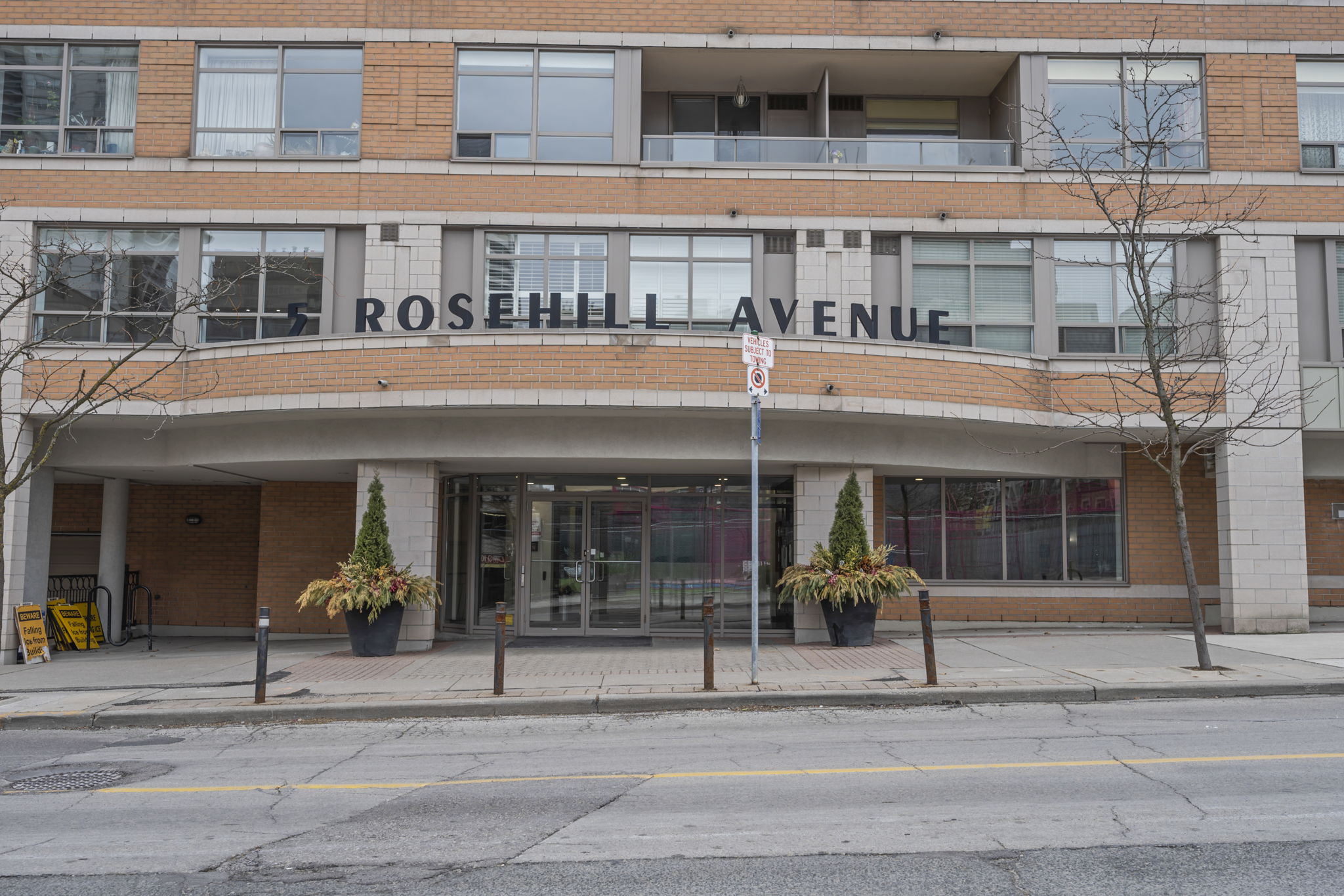 5 Rosehill Ave Unit 716 Toronto, ON M4T 3A6
