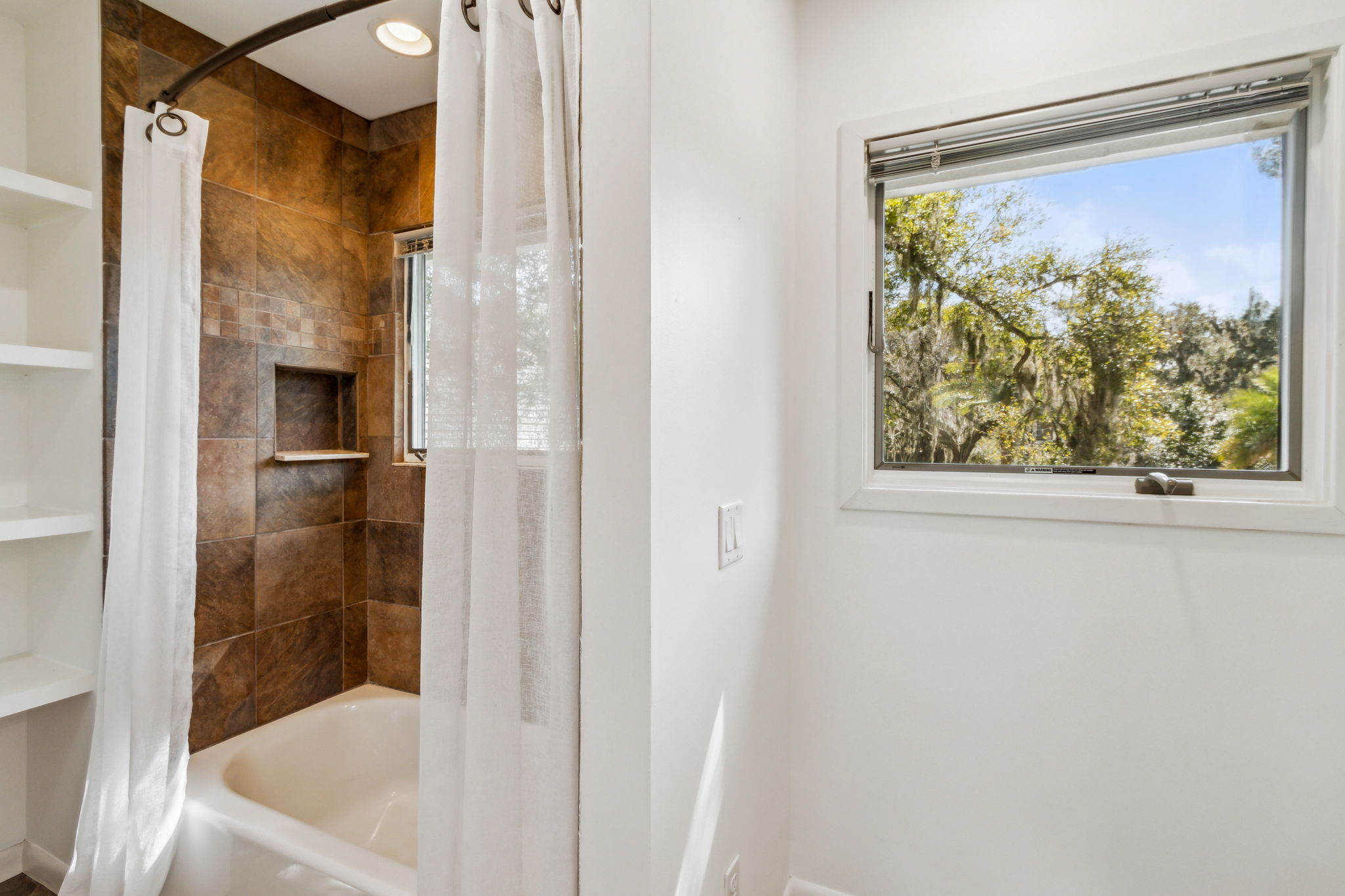 ... and tiled shower/tub combination.