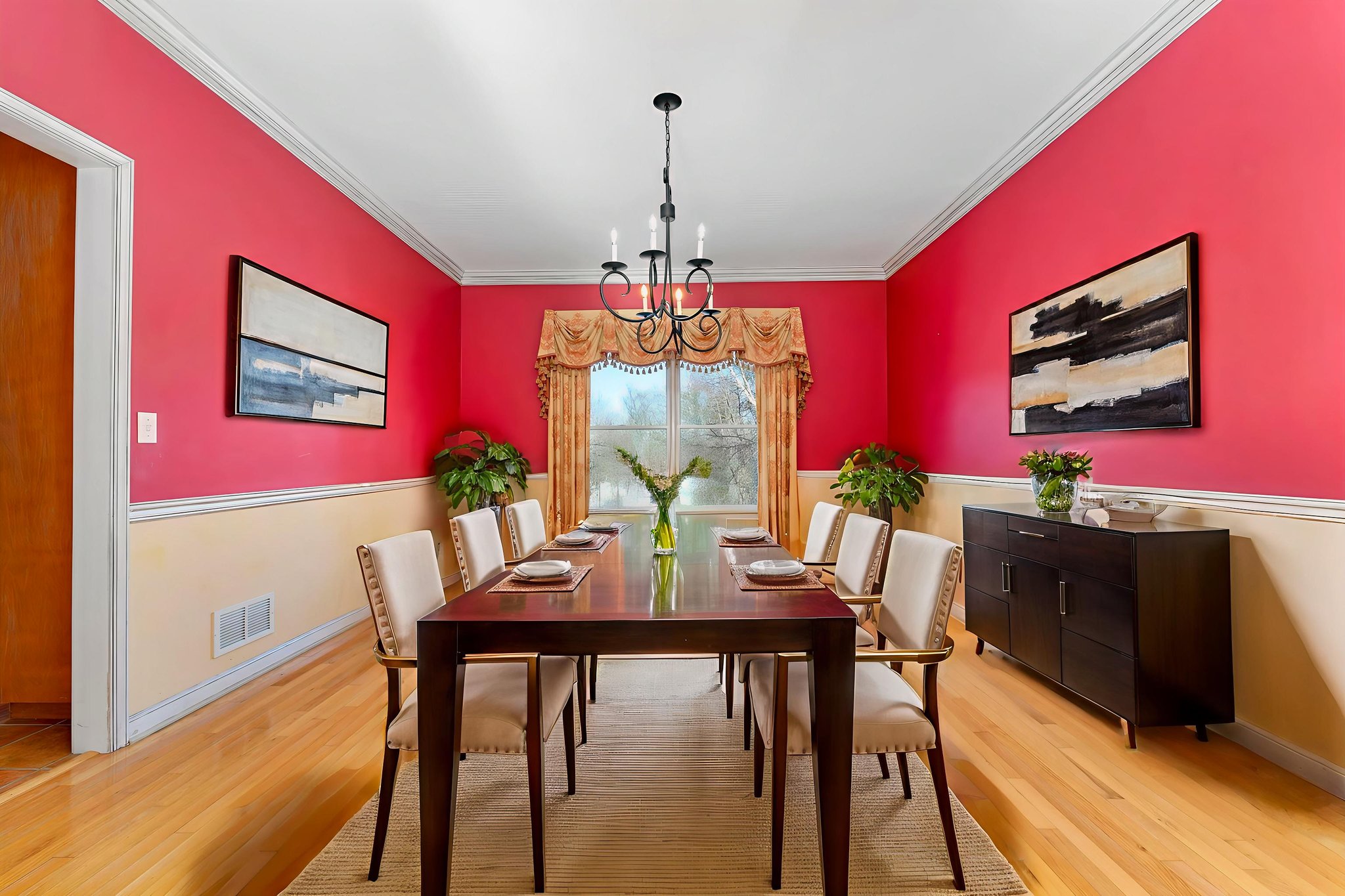 DSC00034 virtually staged.jpeg