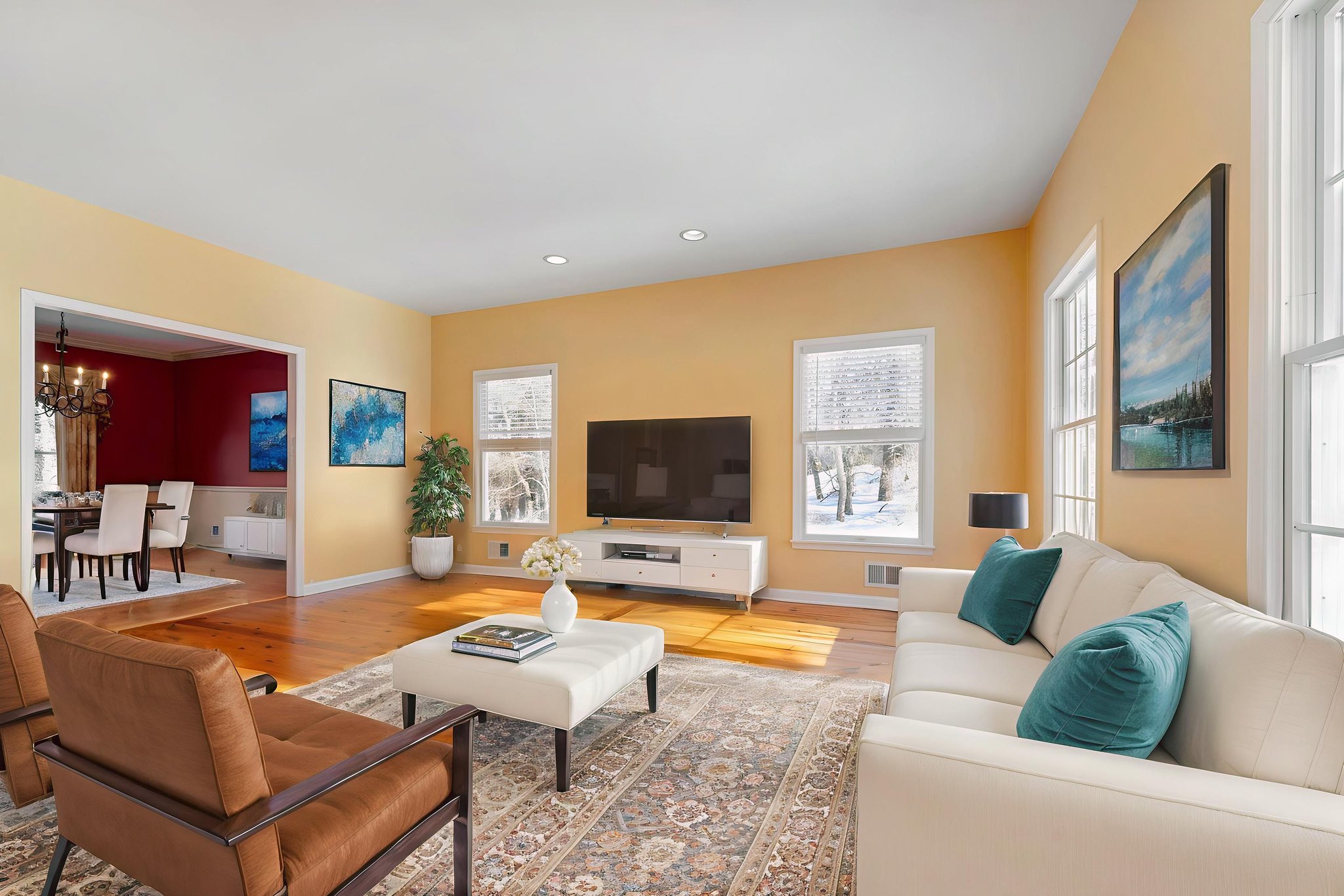 DSC00027 virtually staged.jpeg