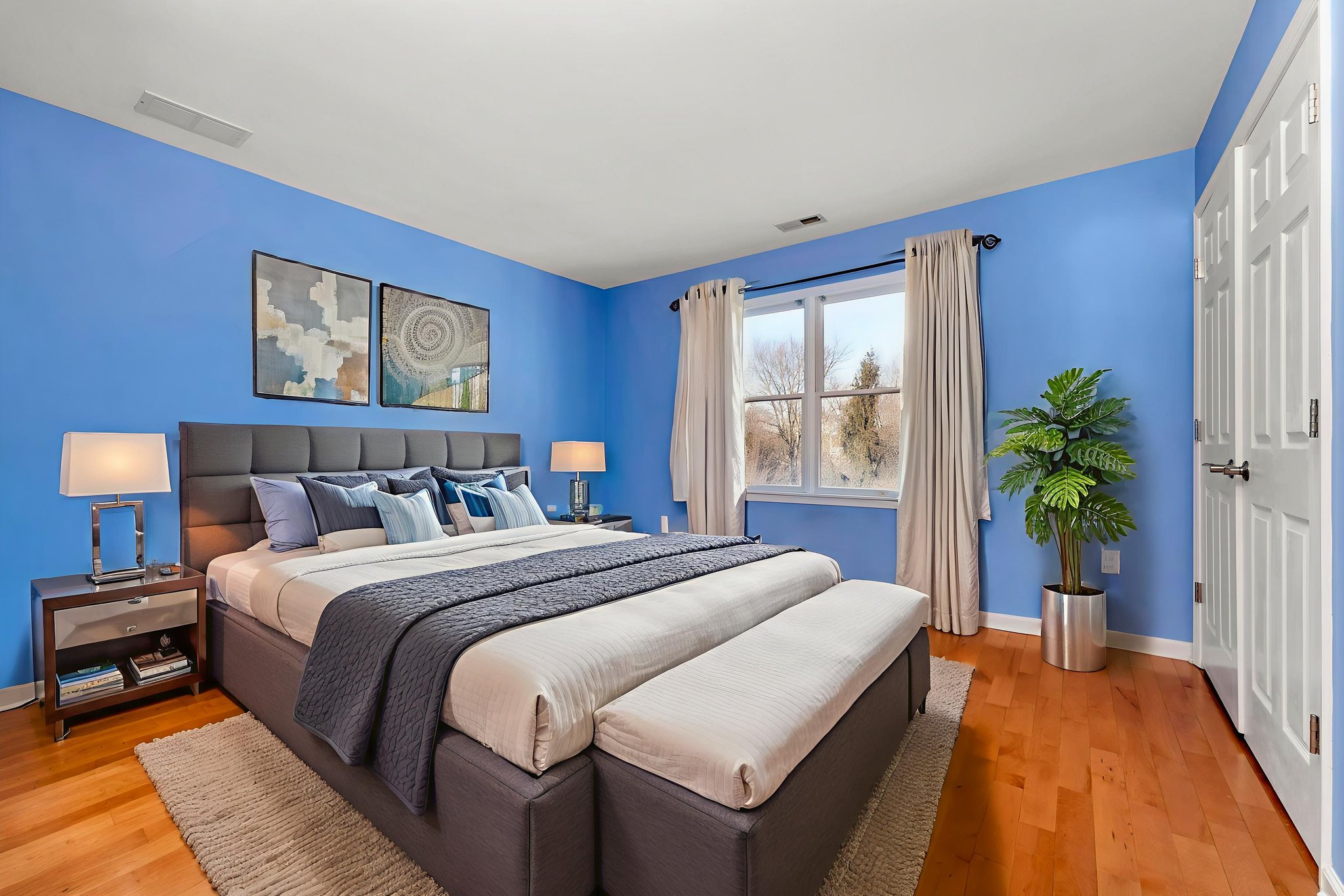 DSC00097 virtually staged.jpeg